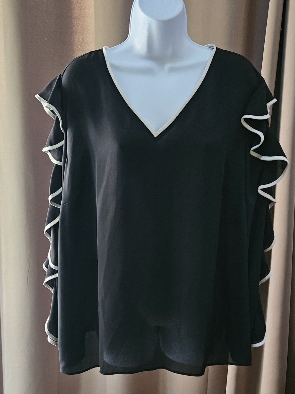 CeCe Black V-Neck Tiered Ruffle Sleeve Blouse Contrast Piping Plus Size 1X